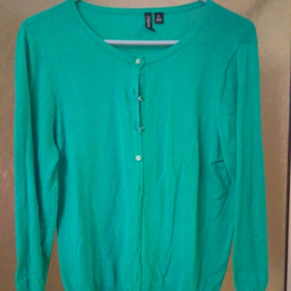 4 Cardigans - Picture 7 of 8